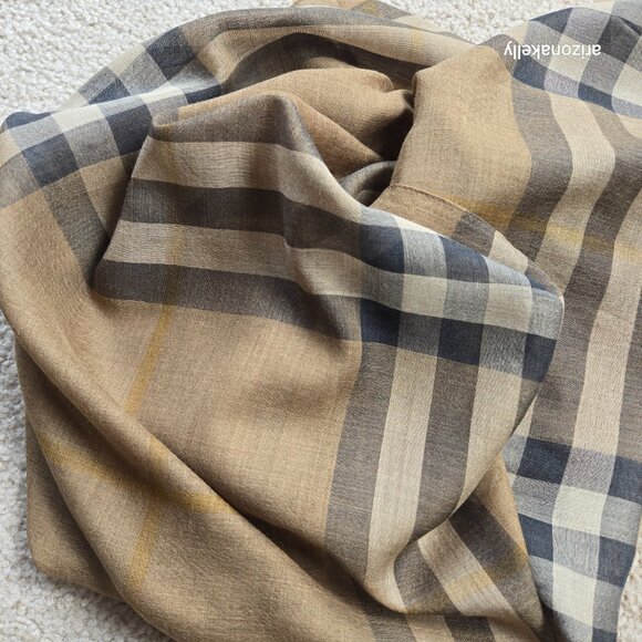Burberry Wool Scarf Tan Check {{FLAWLESS}} - Picture 12 of 16
